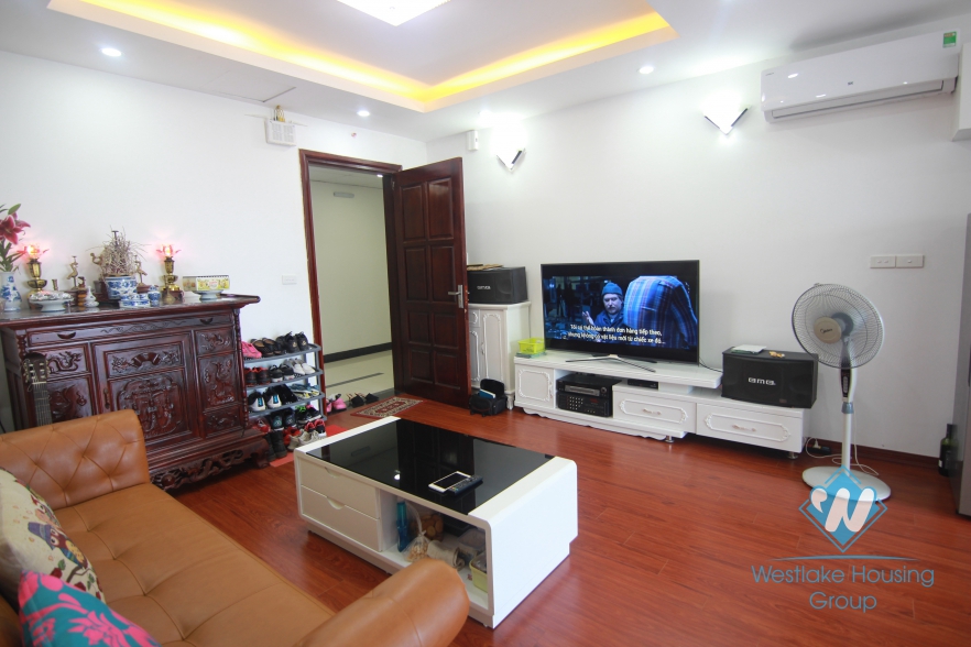 750 USD per month - A clean apartment for rent in 125 Hoang Ngan building, cau Giay district 